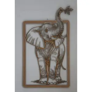 prachtig en uniek: gegraveerde en uitgesneden houten olifant